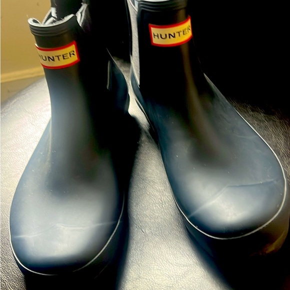 Size 9 hunter boots. Worn once to tight near ankles - Picture 1 of 2